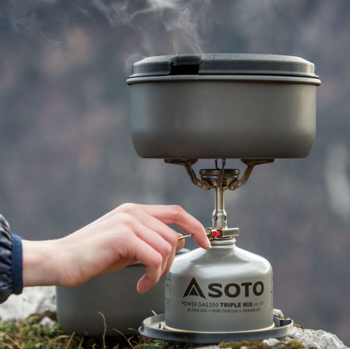 SOTO Amicus with Piezo Igniter stove and Navigator Pot Set
